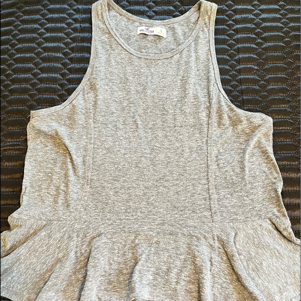 Hollister tank size L